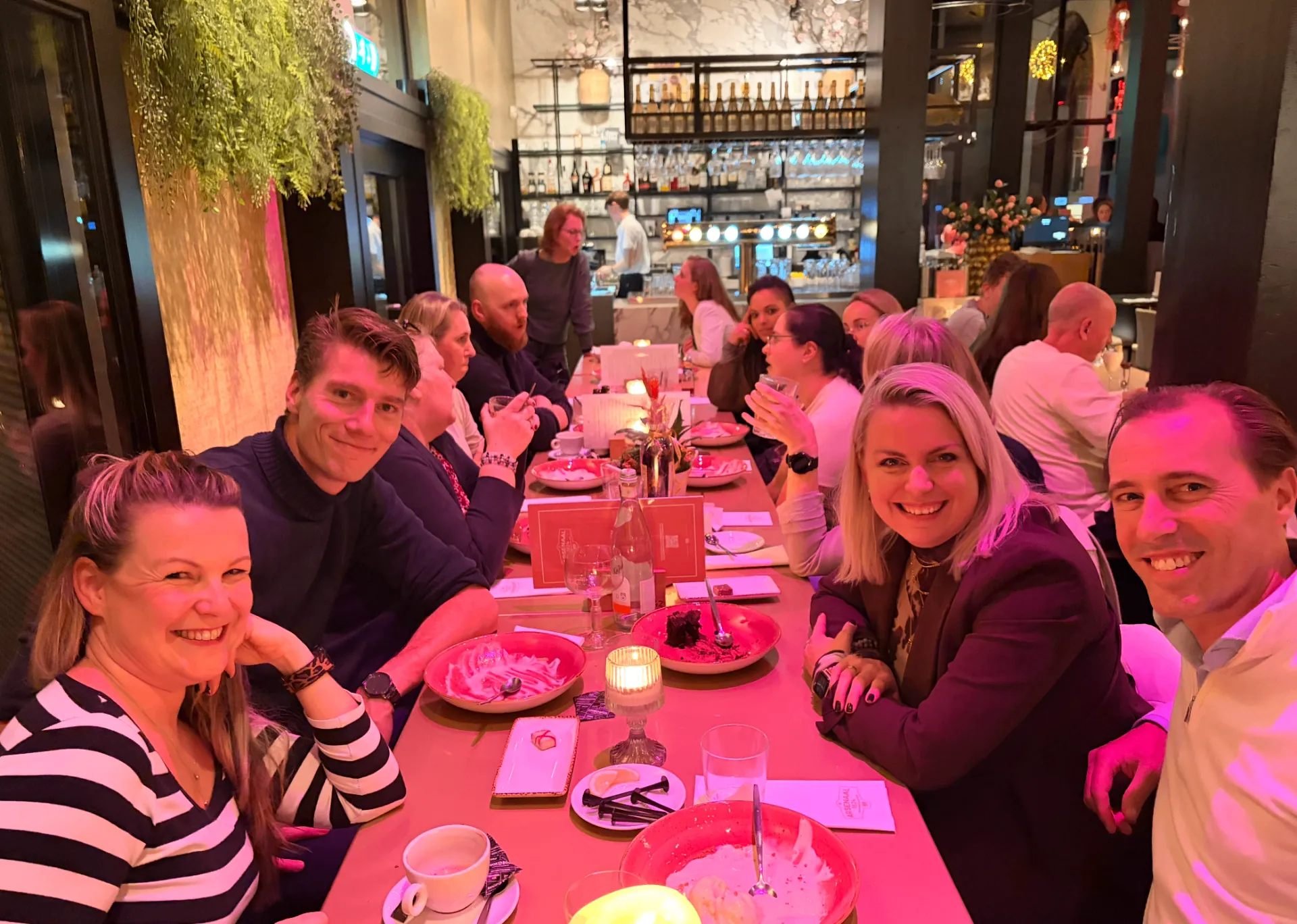 De groep geniet van het 3-gangen diner in het Vlaams Arsenaal