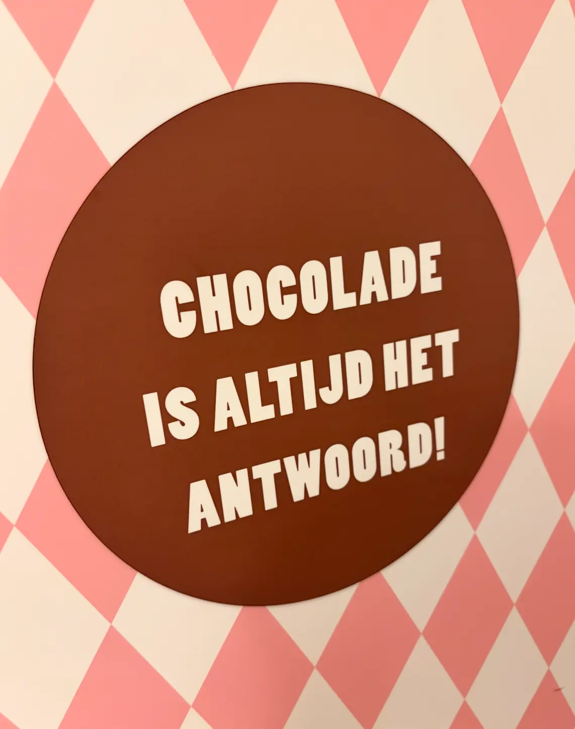 Bord met de tekst: chocolade is altijd het antwoord